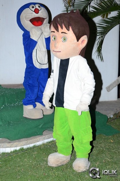 Ajay-Son-Dheeran-1st-Birthday-Celebrations-2014